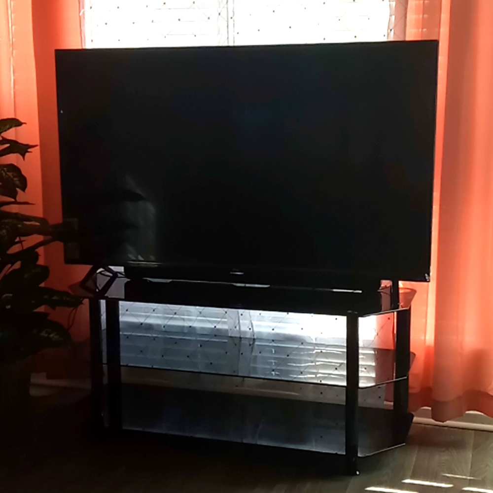 TCL Roku tv and tv stand